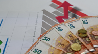 欧央行“鹰派”施纳贝尔：对“加息”预期感到